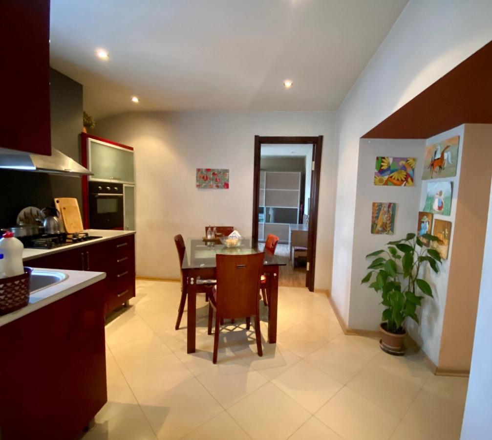 Opera Apartment Тбилиси Екстериор снимка